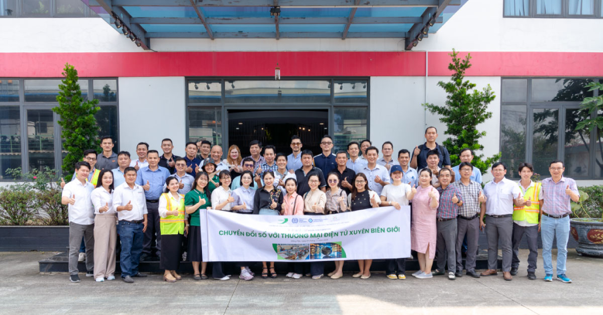 Furniture e-commerce discussion during the HAWA member visit to the Nghia Son factory