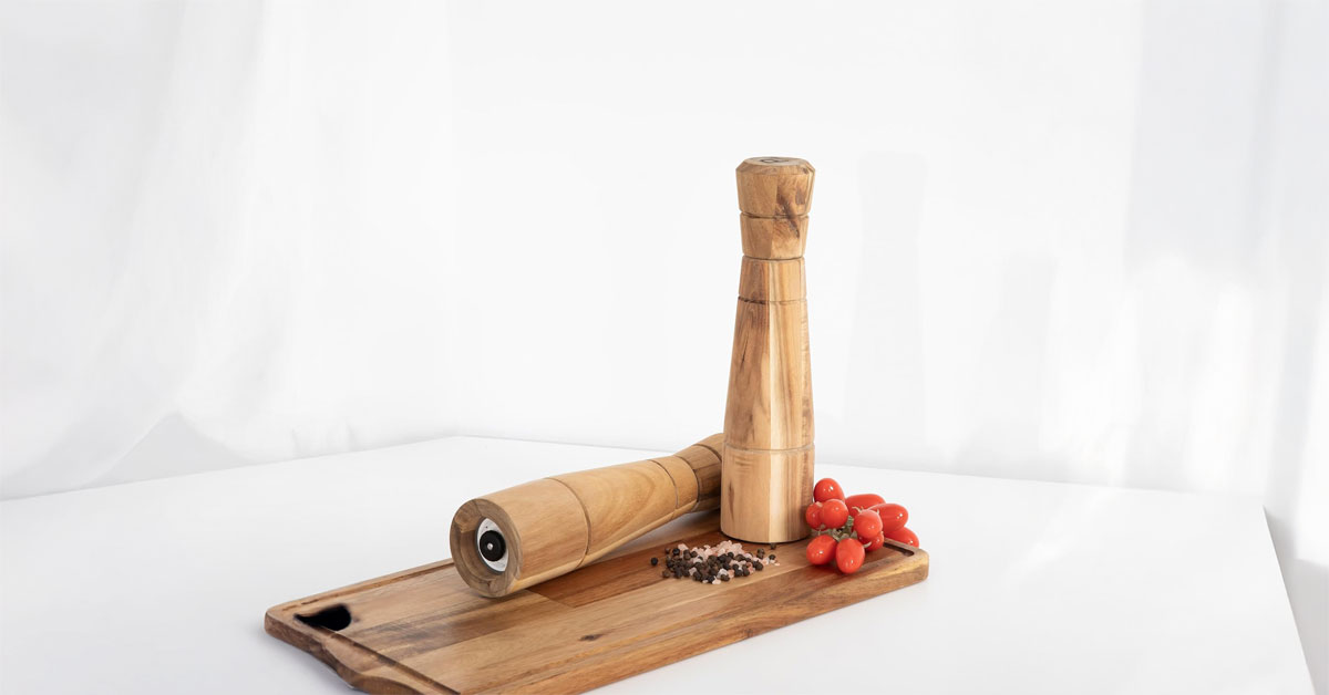 Wooden Salt and Pepper Grinder Set with Adjustable Coarseness 1 Wooden Salt and Pepper Grinder Set with Adjustable Coarseness