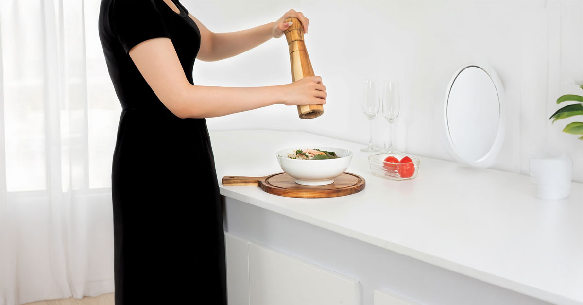 Wooden Salt and Pepper Grinder Set with Adjustable Coarseness 2 Wooden Salt and Pepper Grinder Set with Adjustable Coarseness