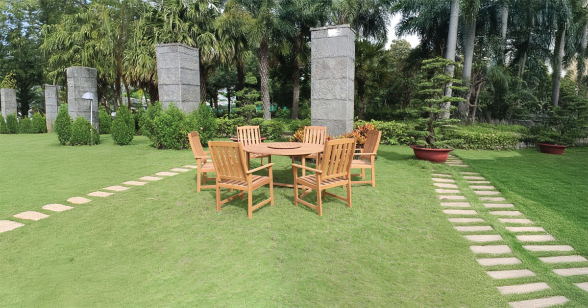 Dining table and chair set